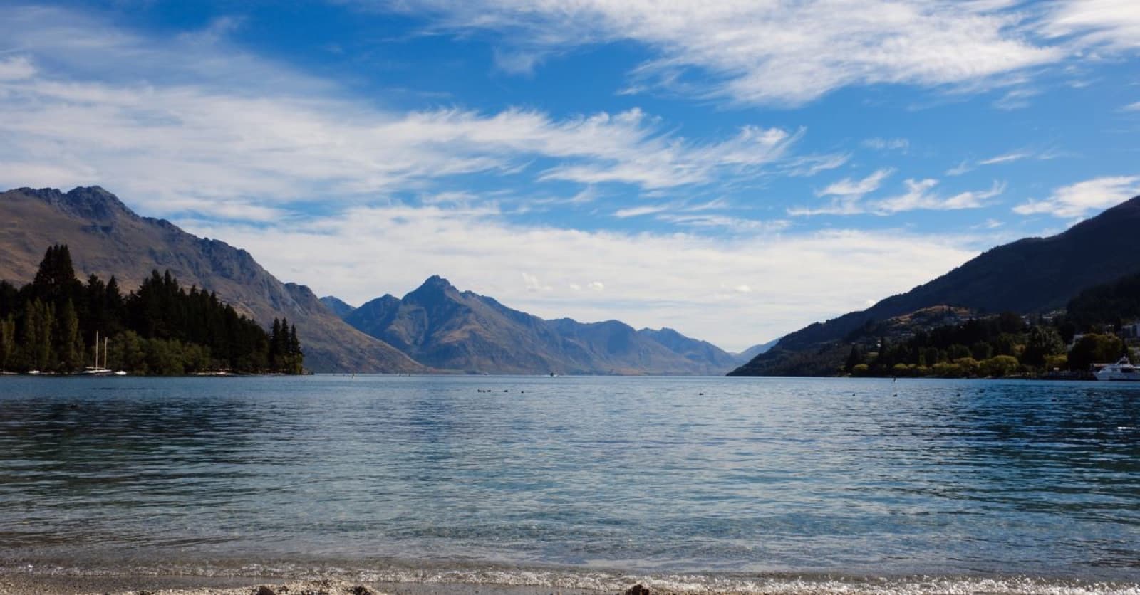 Lake Wakatipu en de bergen bij Queenstown, Nieuw-Zeeland