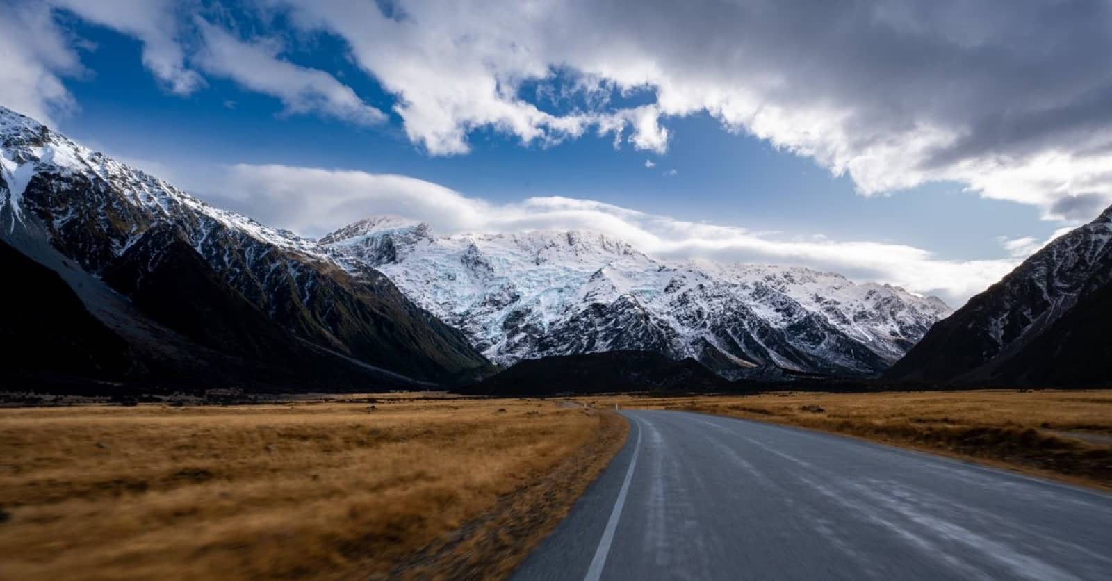 Weg naar Aoraki/Mount Cook op het Zuidereiland van Nieuw-Zeeland